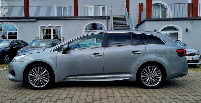 Toyota Avensis cena 59900 przebieg: 190000, rok produkcji 2016 z Drzewica małe 232
